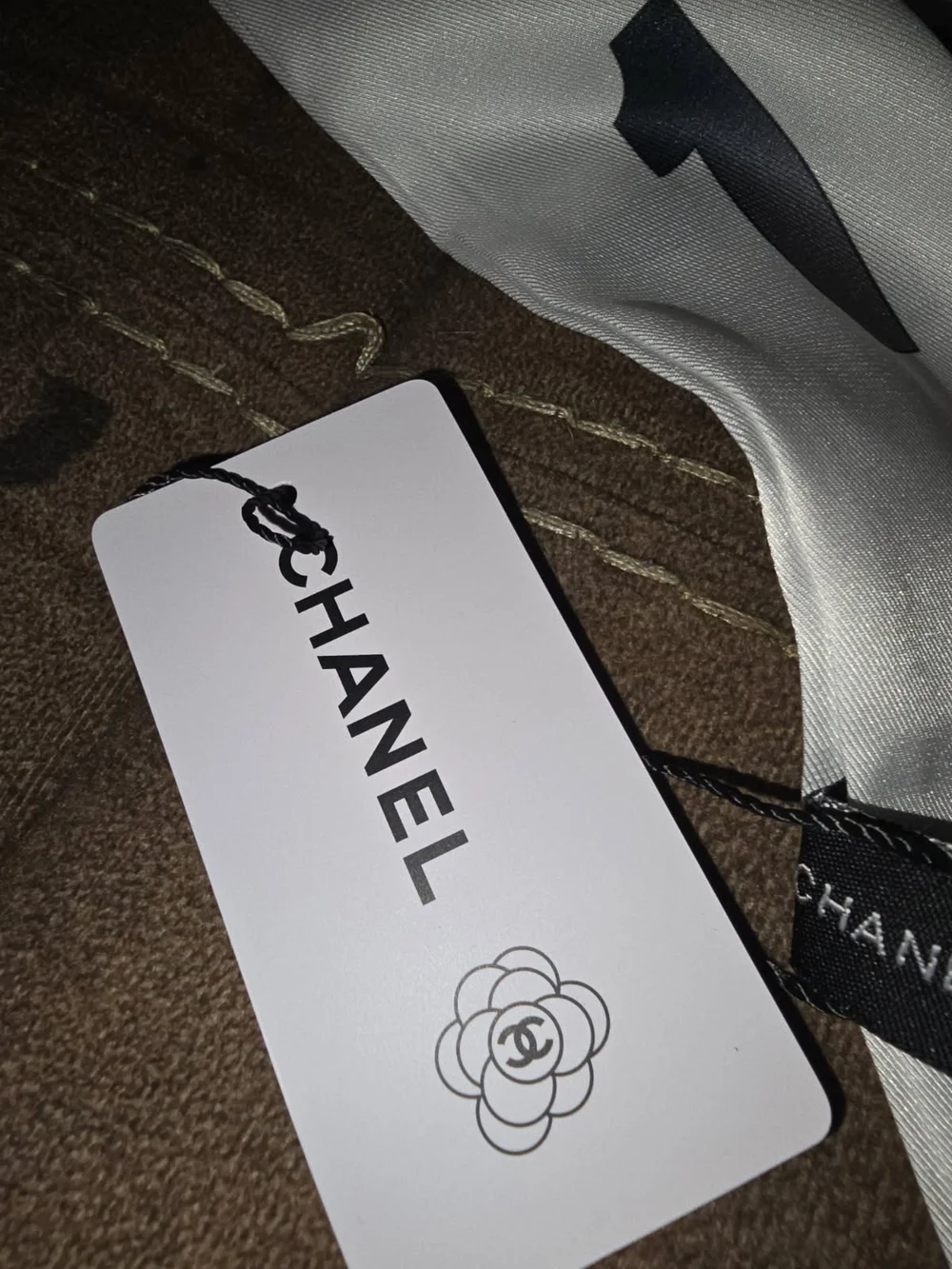 :FIRM: CHANEL White and Black Logo Silk Ribbon Scarf 47"x2" - Picture 2 of 3